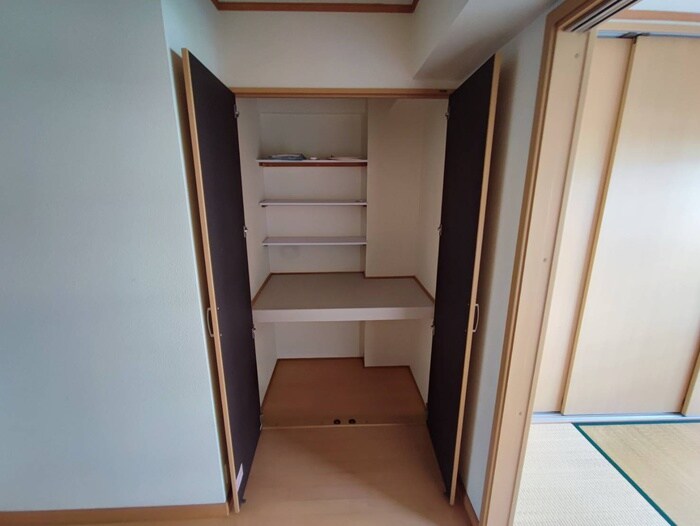 物件内観写真12　(収納)