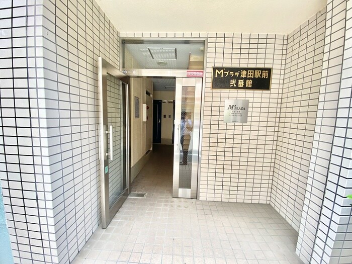 物件外観写真5　(エントランス部分)