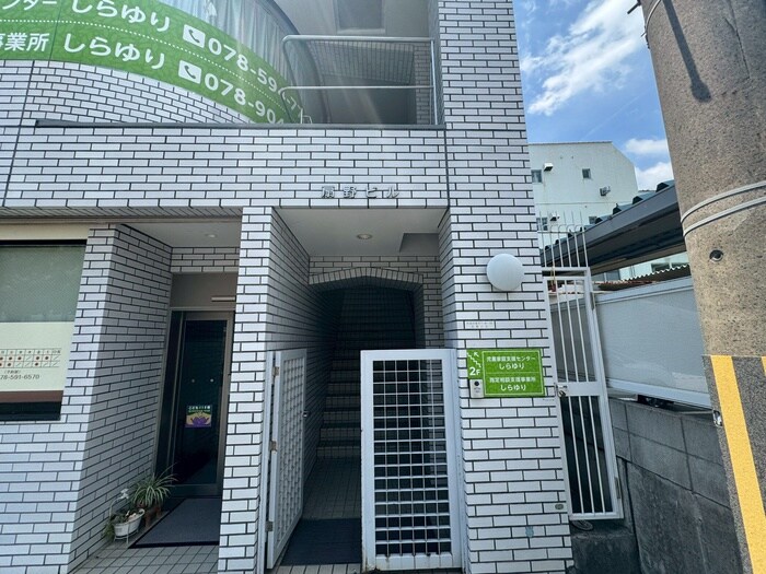 物件外観写真4　(エントランス部分)