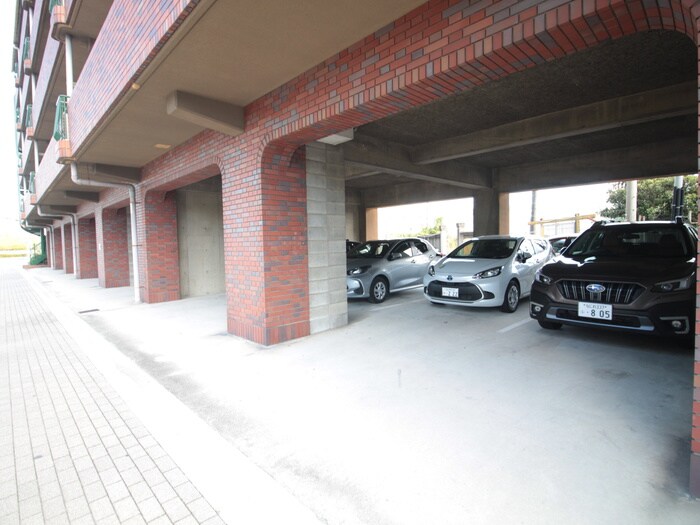 物件外観写真3　(駐車場)