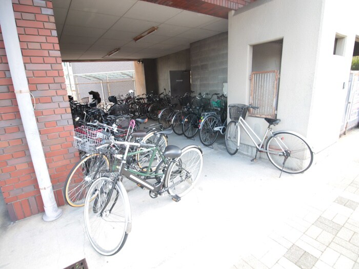 物件外観写真4　(駐輪場)