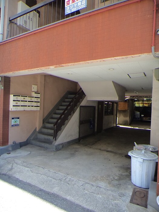 物件外観写真2　(エントランス部分)