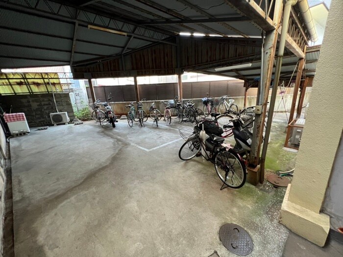 物件外観写真5　(駐輪場)