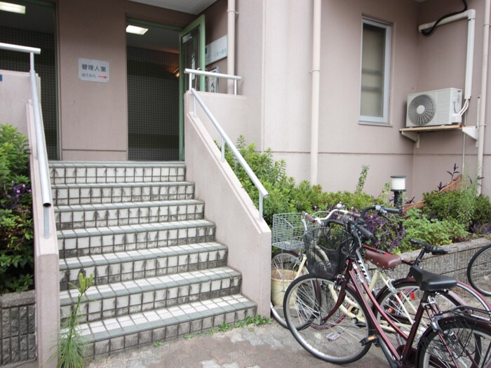 物件外観写真4　(エントランス部分)