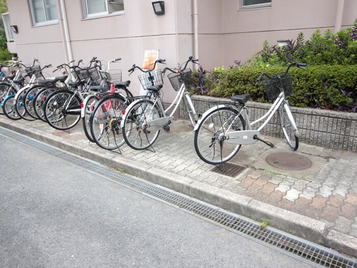 物件外観写真5　(駐輪場)