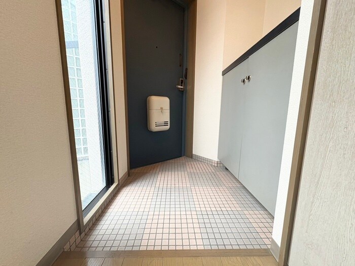 物件内観写真16　(玄関)