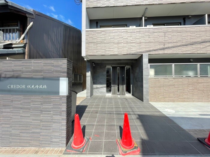 物件外観写真3　(エントランス部分)