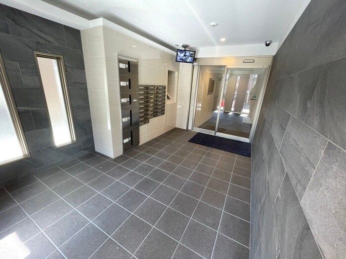 物件外観写真4　(エントランス部分)