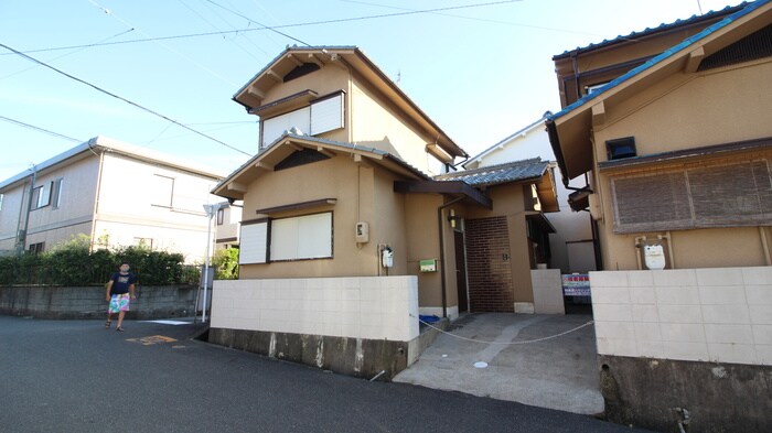 安岡寺町3丁目6貸家の物件外観写真