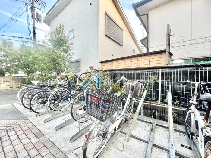 物件外観写真4　(駐輪場)