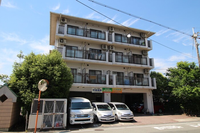 物件外観写真4　(駐車場)