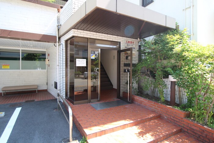 物件外観写真5　(エントランス部分)