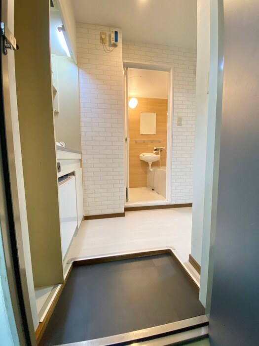 物件内観写真14　(玄関)