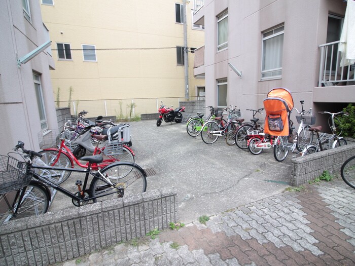 物件外観写真5　(駐輪場)
