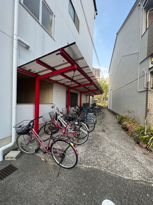 物件外観写真4　(駐輪場)