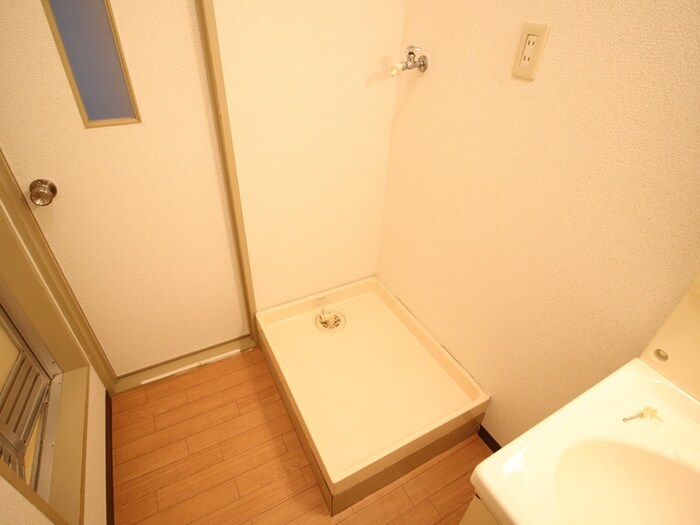 物件内観写真13　(洗濯機置場)