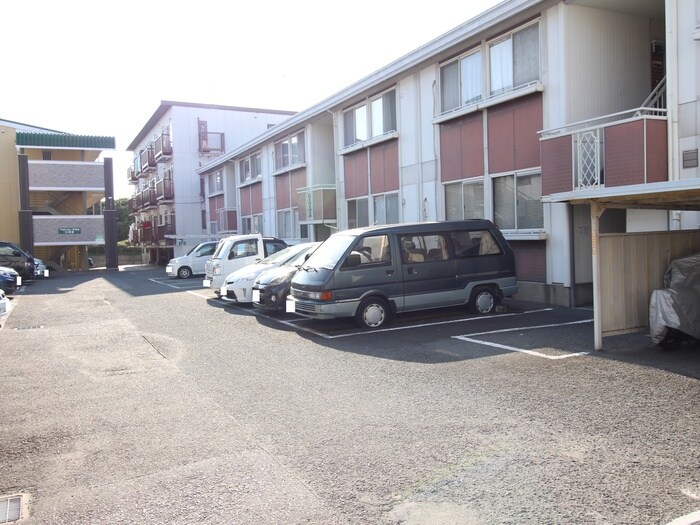 物件外観写真6　(駐車場)