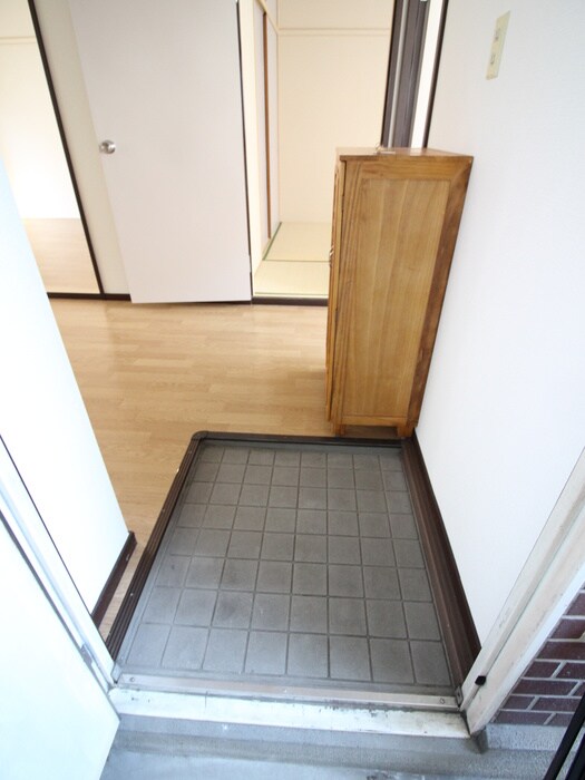 物件内観写真16　(玄関)