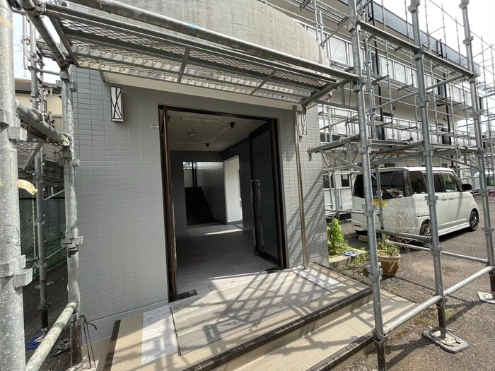 物件外観写真2　(エントランス部分)