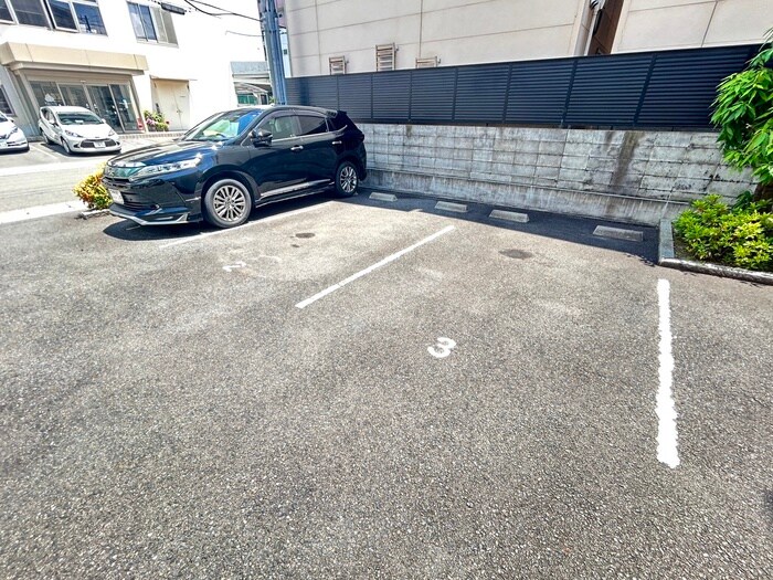 物件外観写真6　(駐車場)