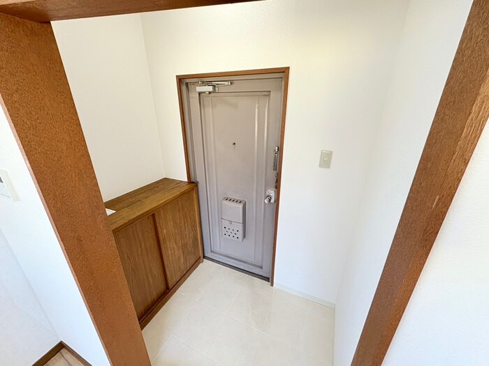 物件内観写真7　(玄関)