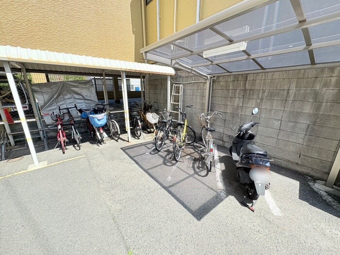 物件外観写真3　(駐輪場)