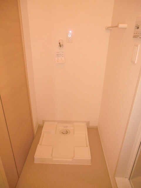 物件内観写真9　(洗濯機置場)