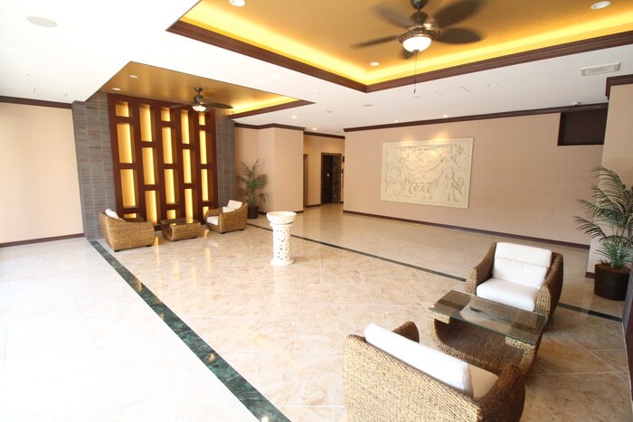 物件外観写真2　(エントランス部分)