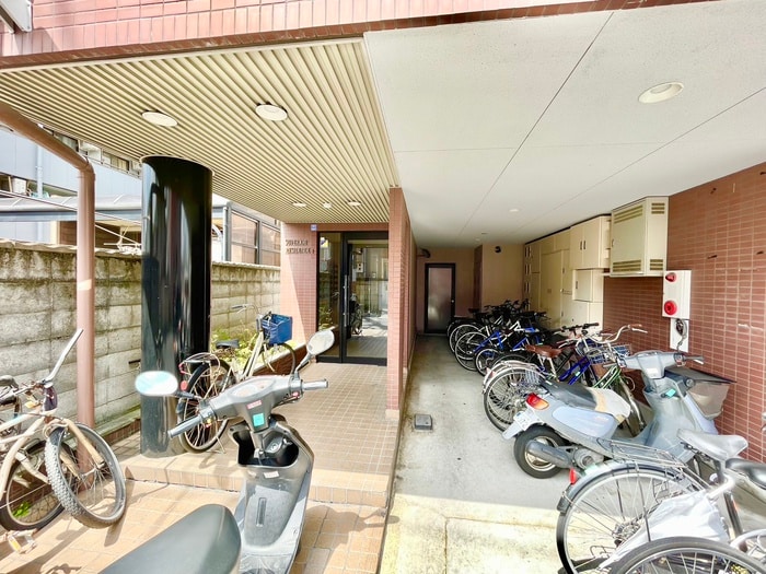 物件外観写真5　(エントランス部分)