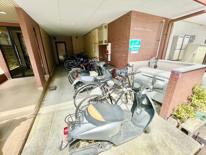 物件外観写真6　(駐輪場)