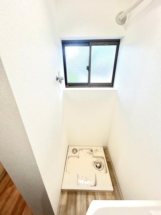 物件内観写真7　(洗濯機置場)