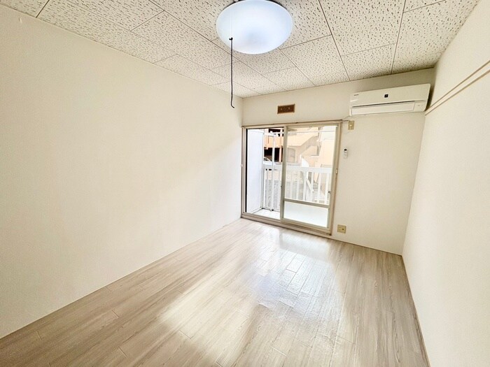 物件内観写真8　(居室)