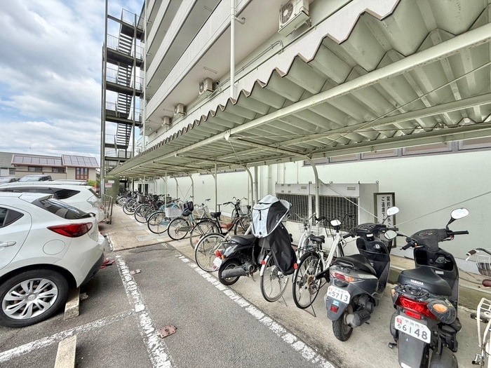 物件外観写真5　(駐輪場)