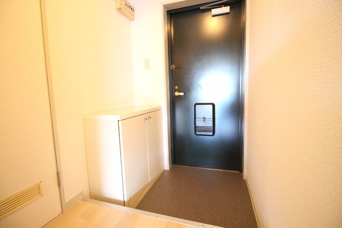物件内観写真18　(玄関)