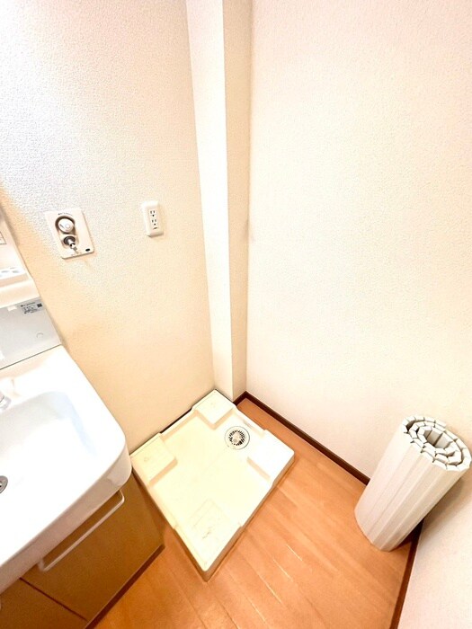 物件内観写真12　(洗濯機置場)