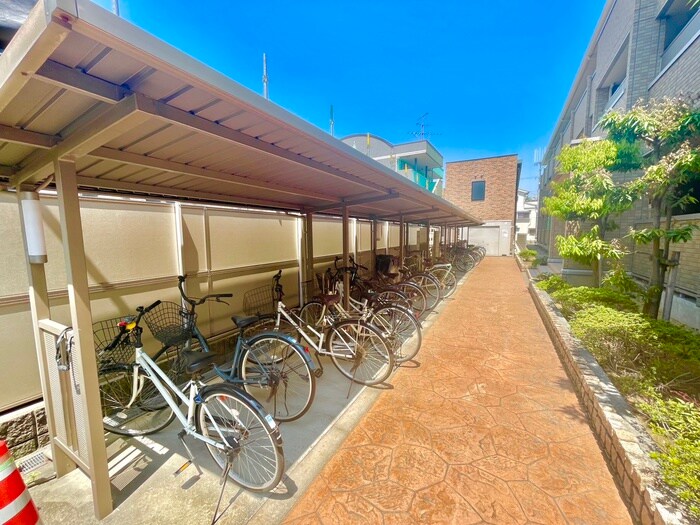 物件外観写真4　(駐輪場)