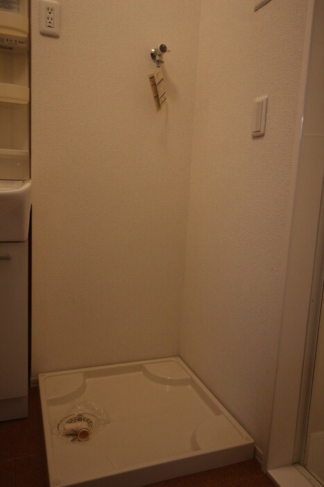 物件内観写真14　(洗濯機置場)