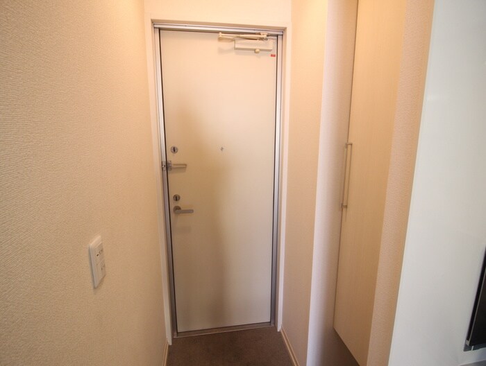 物件内観写真16　(玄関)