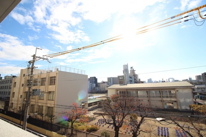 物件内観写真12　(室内からの展望)