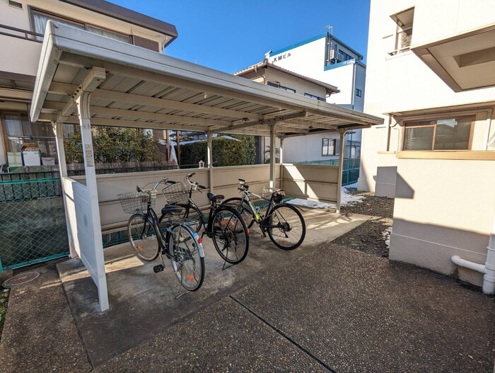 物件外観写真2　(駐輪場)