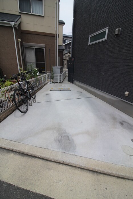 物件外観写真3　(駐車場)