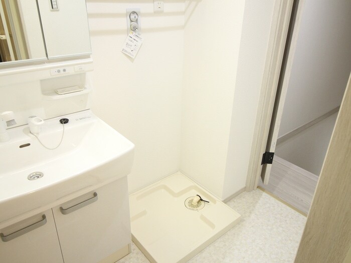 物件内観写真13　(洗濯機置場)