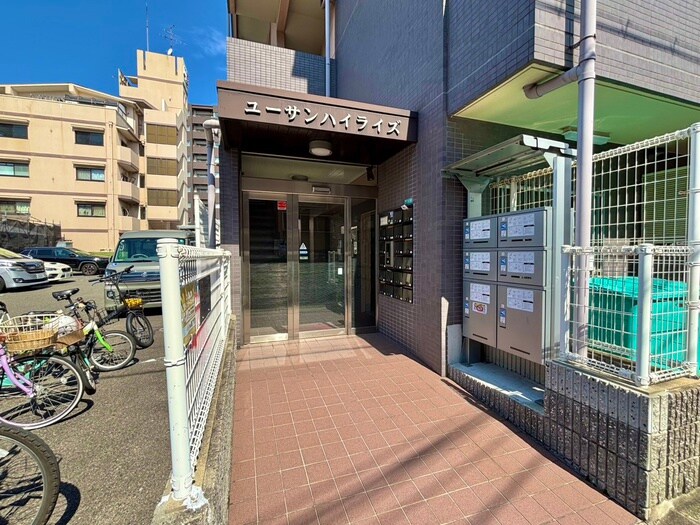 物件外観写真2　(エントランス部分)