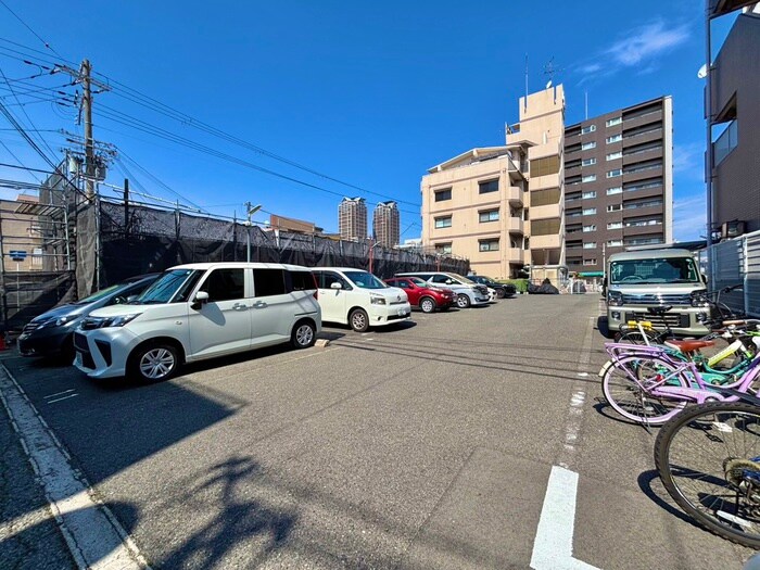 物件外観写真4　(駐車場)