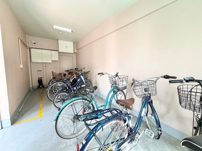 物件外観写真5　(駐輪場)