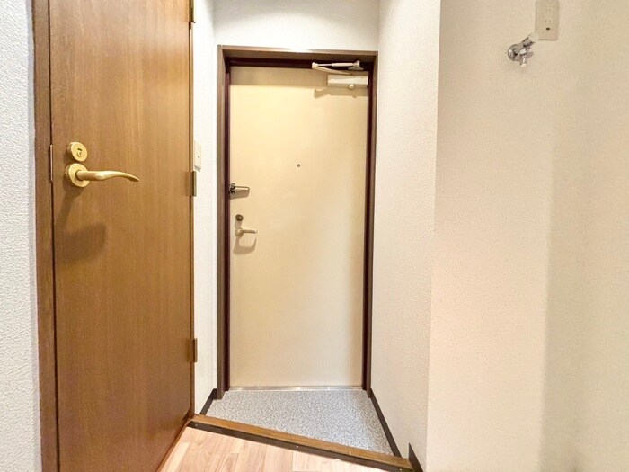 物件内観写真18　(玄関)