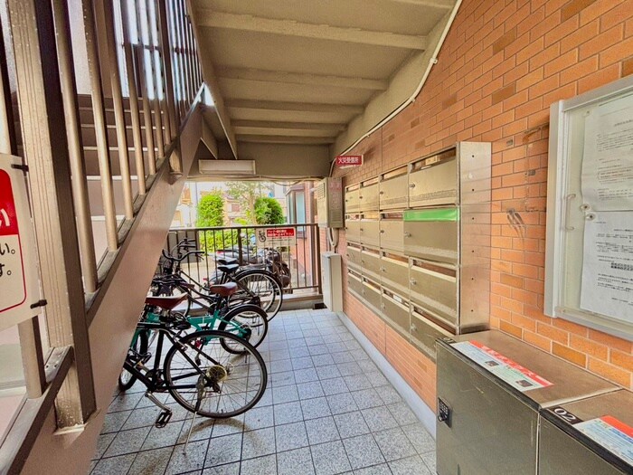 物件外観写真5　(エントランス部分)