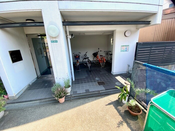 物件外観写真2　(駐輪場)