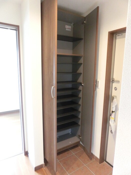 物件内観写真8　(靴箱)
