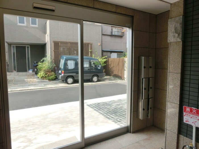 物件外観写真4　(エントランス部分)